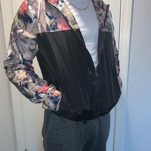 Qina Yugn Shui men’s wind breaker